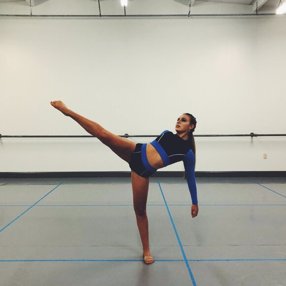meet ur posher: becca - Picture 1 of 1